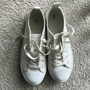 Women's PU Leather Tennis Shoes Low Top lace up Casual Shoes Comfortable Sneaker